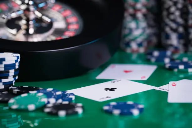 Live Casino တိုက်ရိုက်ထုတ်လွှင့်မှု – ဒိုင်လူကြီးနှင့် ကစားခြင်း